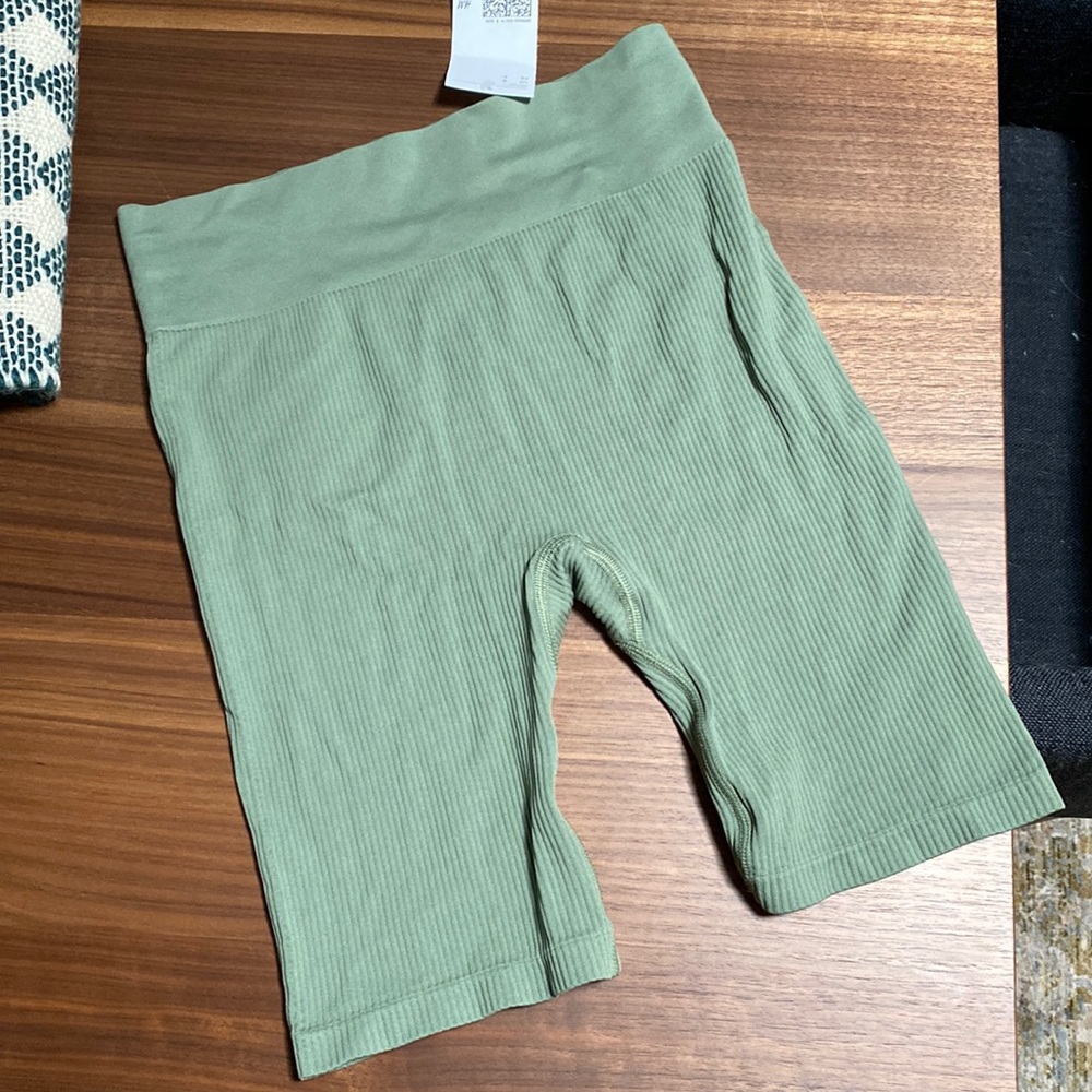 NWT ribbed bike shorts